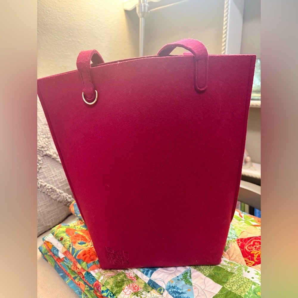 ⭐️ 3/$10 Bath & Body Works Tote - has a hook for hand sanitizer! EUC